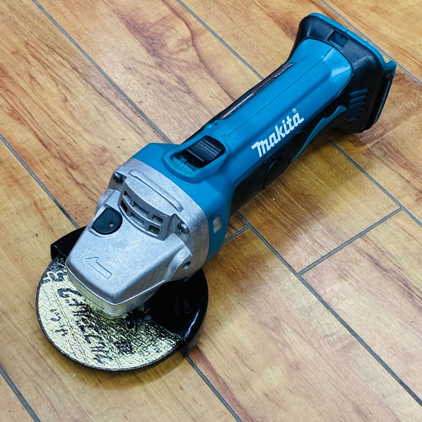 動作良好 マキタ makita 14.4V 100mm 充電式ディスクグラインダー 
