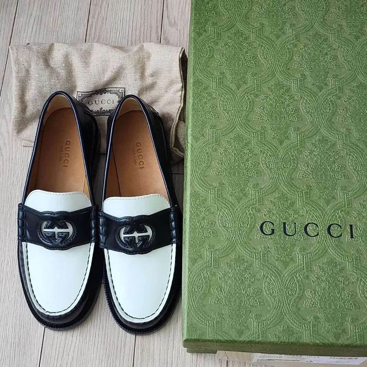 グッチ インターロッキング ローファー 級 급해서 出品 - メルカリ