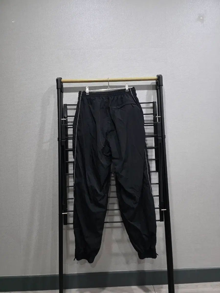 ナイキ トレーナー ズボン ソロ スウッシュ トラックパンツ M