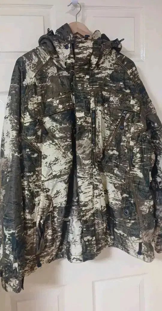 リアルツリー リーボック カモフラ フード ジャケット 105サイズ