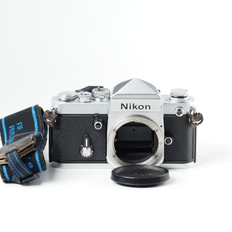 Nikon F2 シルバー 一眼レフカメラ(ジャンク品) Nikon F2 アイレベル ボディ シルバー 747万番 ニコン フィルム一眼