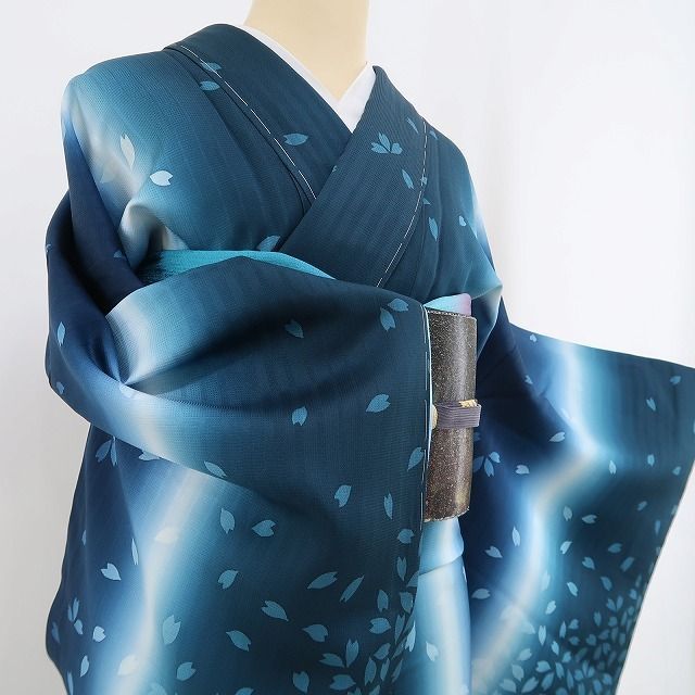 ❁tomihisa❁新品 桜 縦暈し 着物 正絹“お洒落ごころに想いが零れて