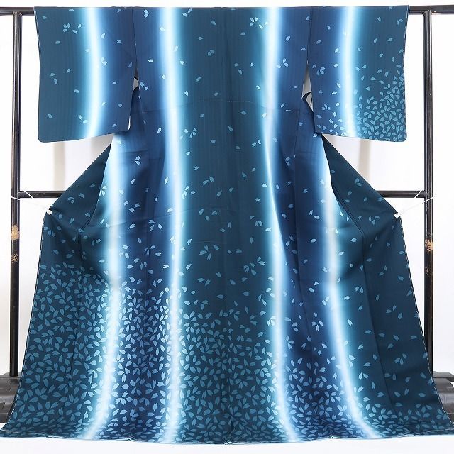 ❁tomihisa❁新品 桜 縦暈し 着物 正絹“お洒落ごころに想いが零れて