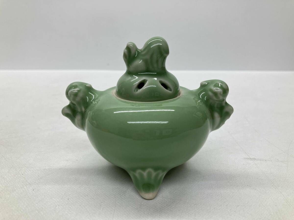 九谷焼 友山 青磁 摘み獅子 三つ足豆香炉 共箱有り - メルカリ