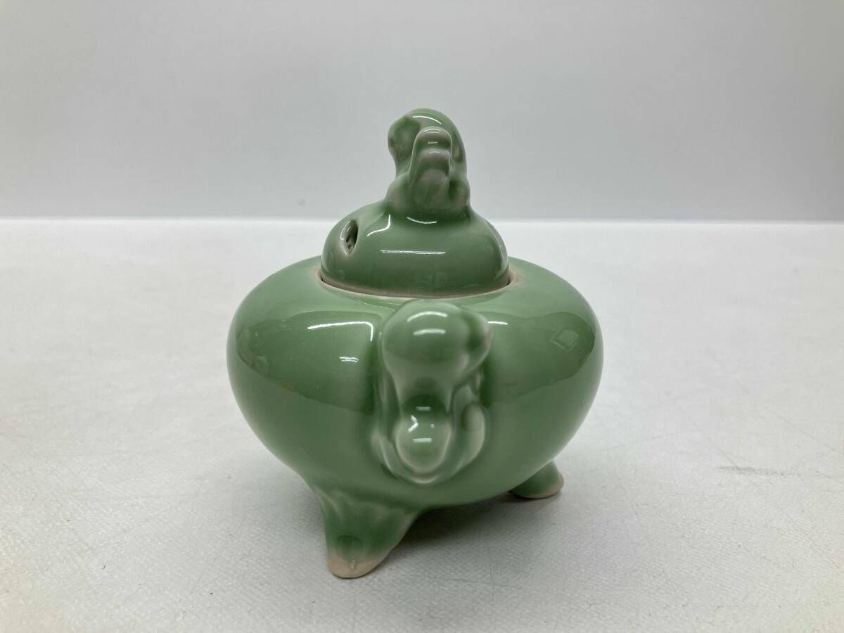 九谷焼 友山 青磁 摘み獅子 三つ足豆香炉 共箱有り - メルカリ