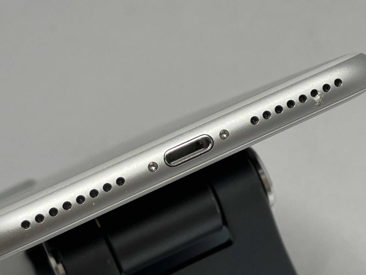 SoftBank 【SIMロックなし】MNRA2J/A iPhone 7 Plus 32GB シルバｰ