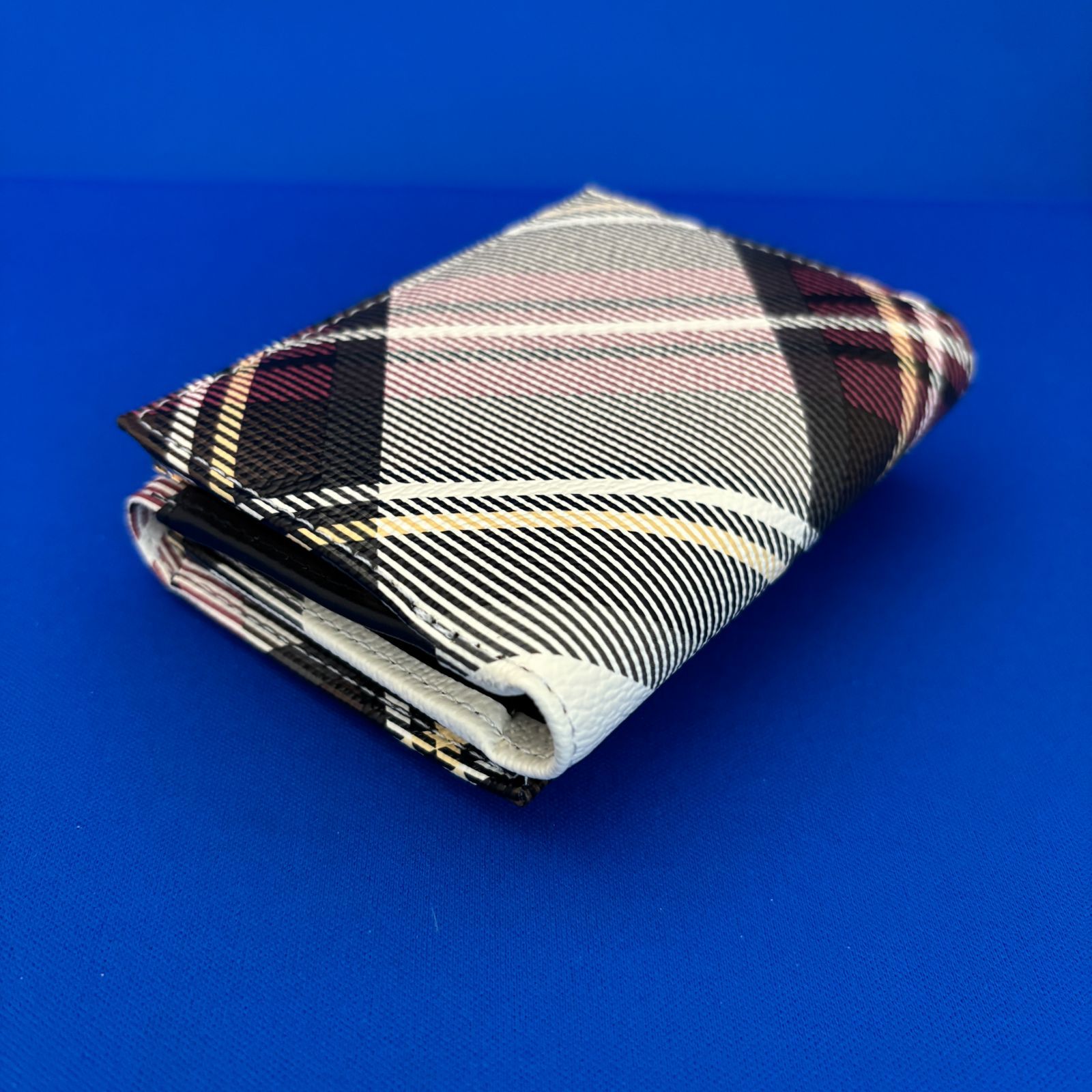 【新品】ヴィヴィアンウエストウッド三つ折り財布913VW114 EXIBTION 楽天市場】【P2倍☆25日】ヴィヴィアン ウエストウッド 財布 三つ折り