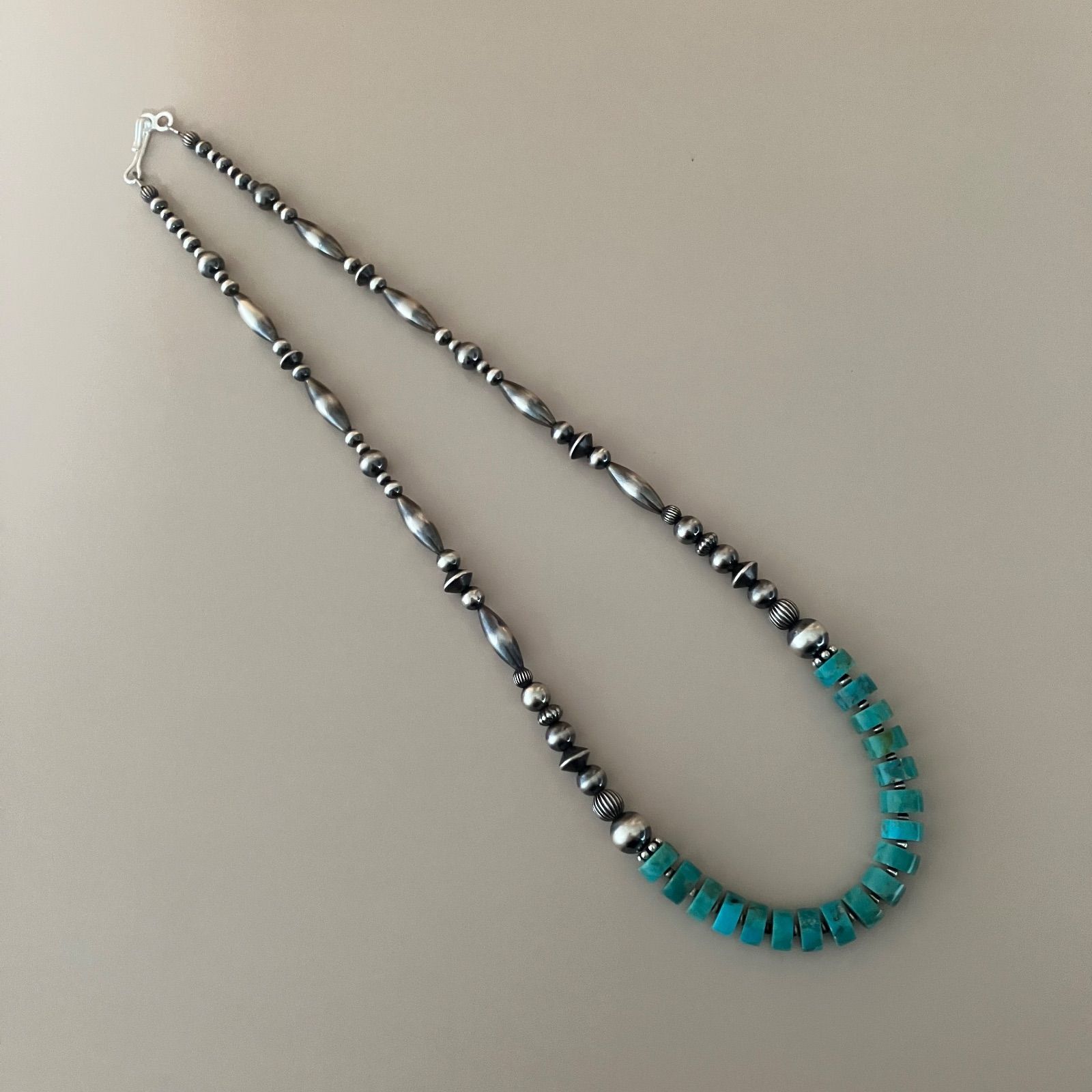 silver925ナバホパール×8mm天然ターコイズのボリューム ネックレス