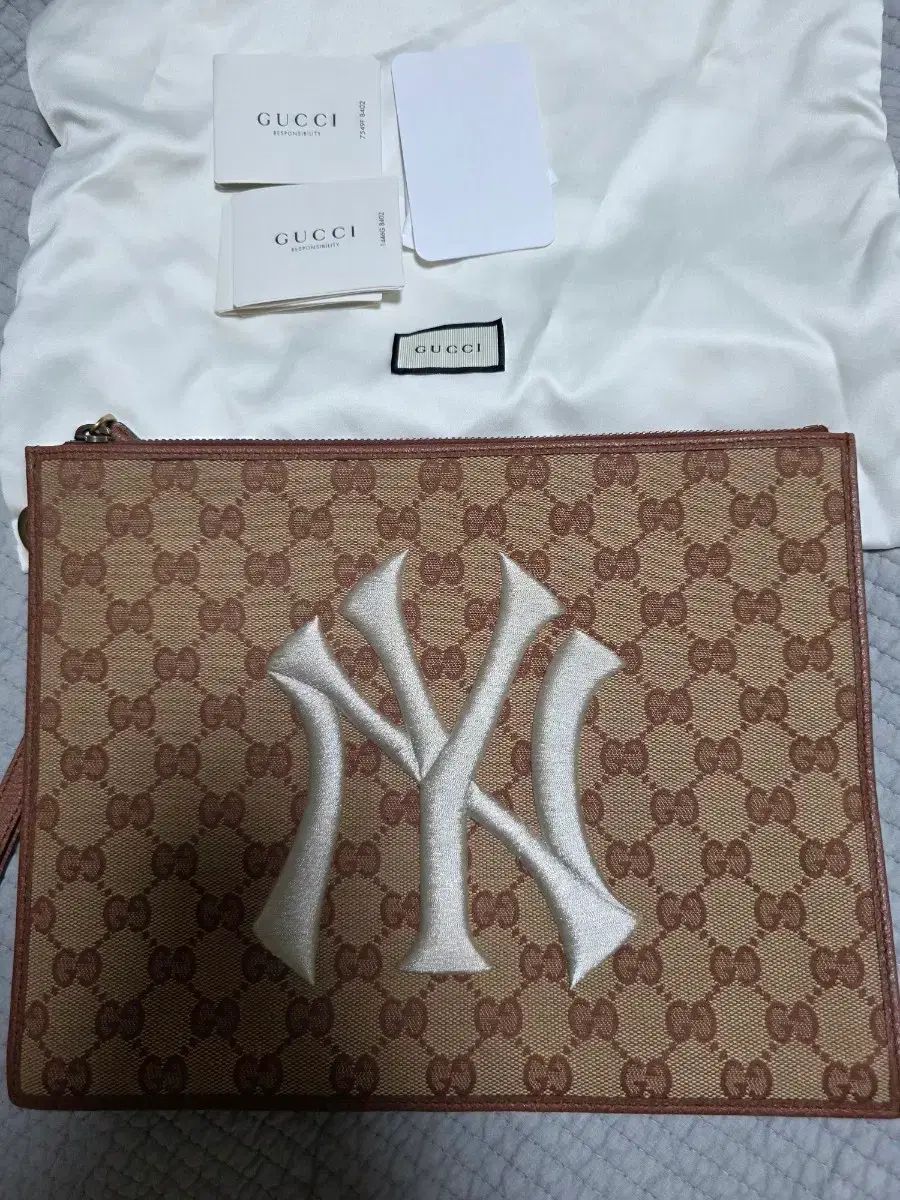 グッチ ニューヨーク・ヤンキース クラッチバッグ