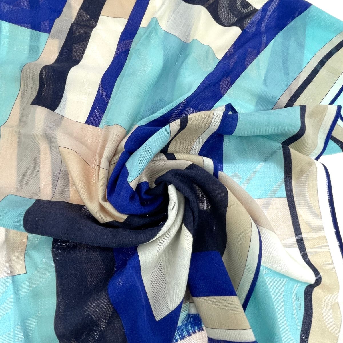 EMILIO PUCCI エミリオプッチ　ウール混ショール　新品未使用 楽天市場】EMILIO PUCCI エミリオプッチ 8J641 09901 1522 カラー4色