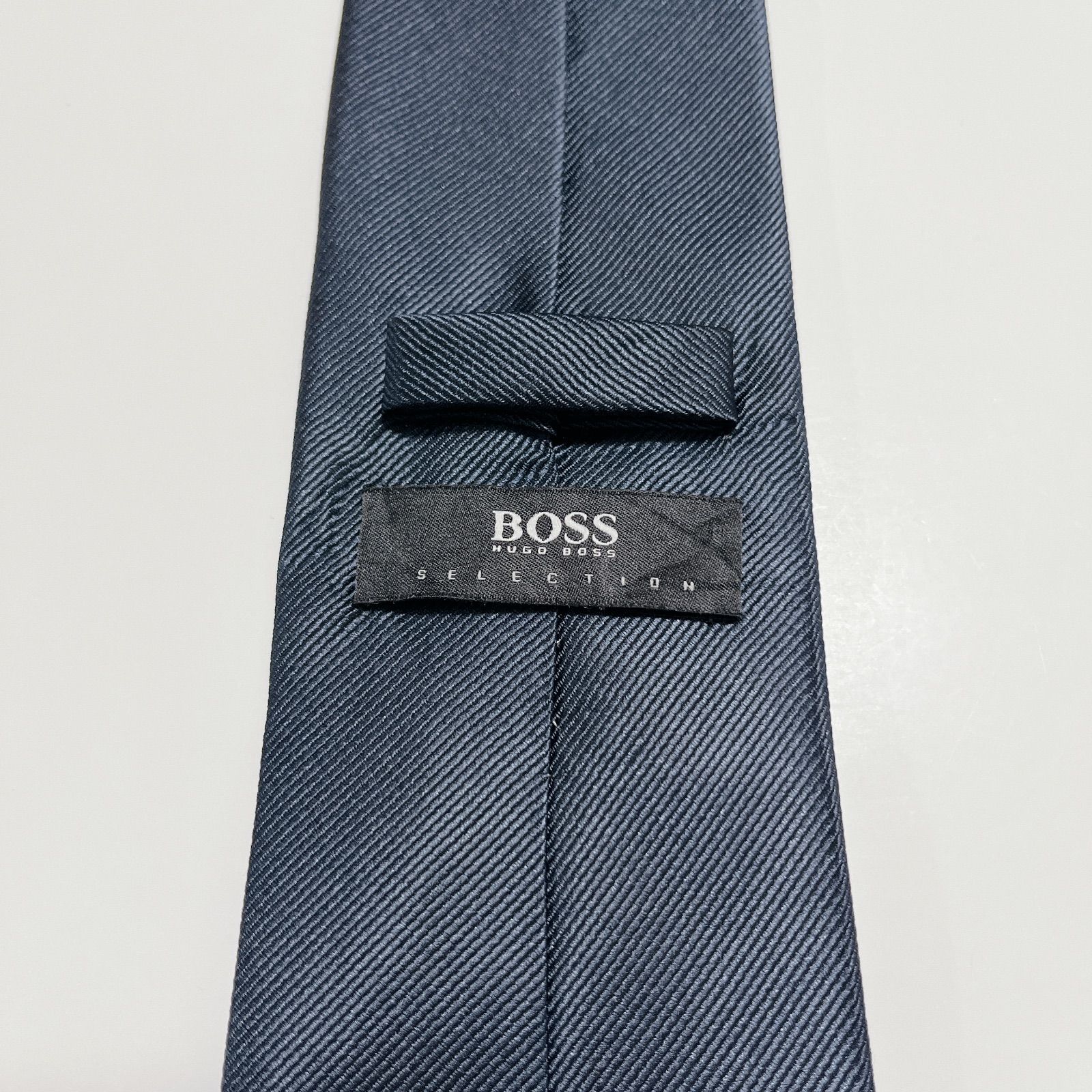 【未使用に近い✨】ヒューゴボス ネクタイ ネイビー 無地 ソリッド ナロータイ ヒューゴボス☆ナロータイ ネクタイ ソリッド 無地 ブラック 光沢感