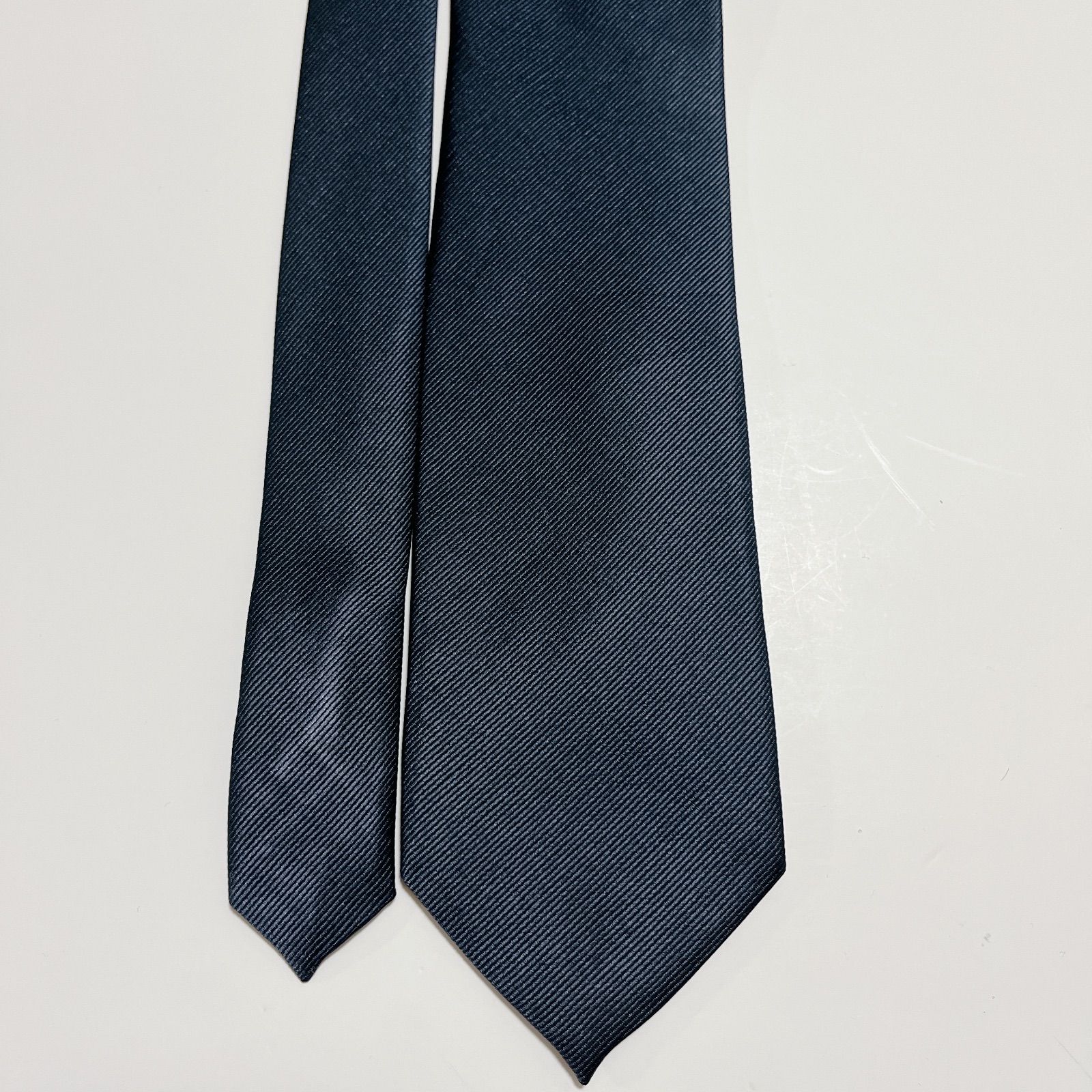 美品 ヒューゴボス ネクタイ ハイブランド ソリッドタイ 無地 光沢