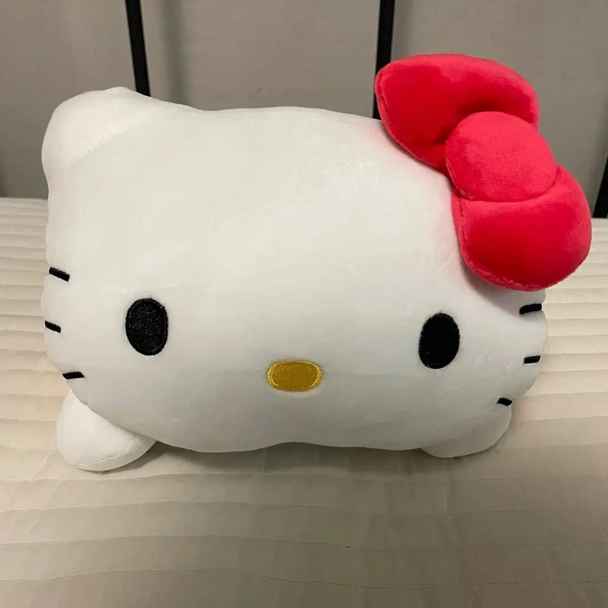 ハローキティ | : サンリオ ハローキティフェイスクッション 公式 