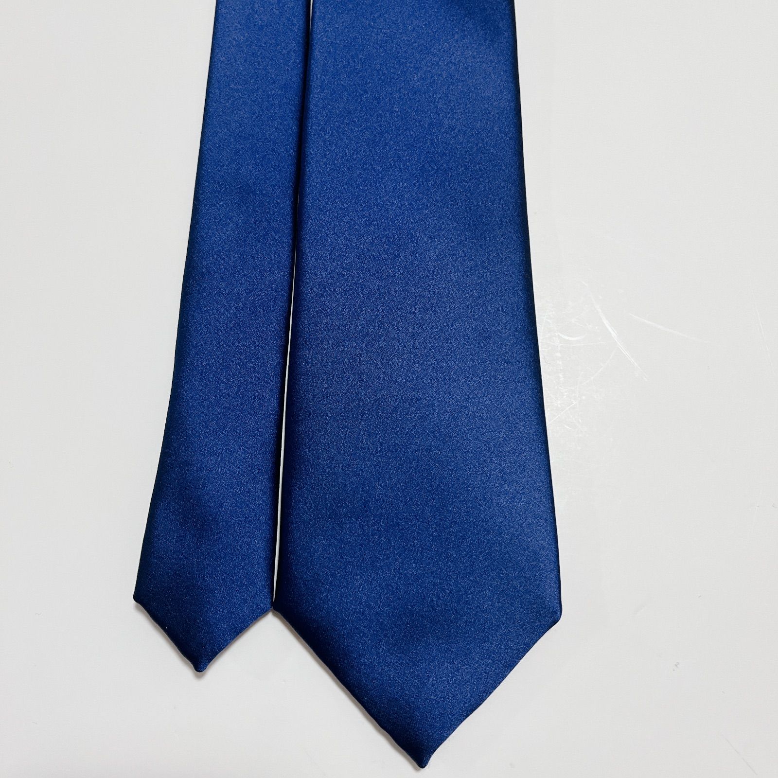美品 ドレイクス ネクタイ ハイブランド ソリッドタイ 無地 光沢 希少 紺色 DRAKES - 美品 ドレイクス ネクタイ ハイブランド ソリッドタイ 無地
