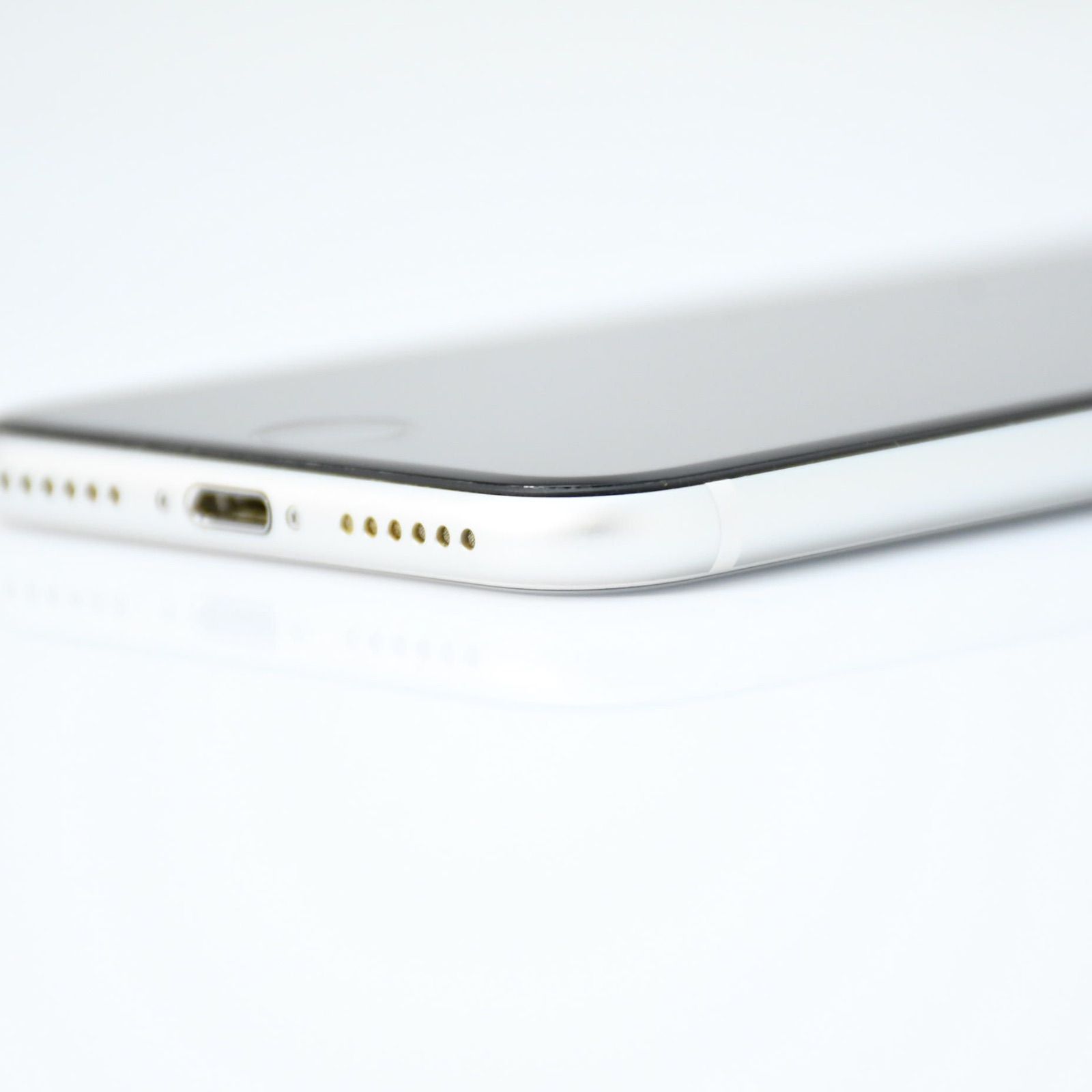 純正バッテリー85％】SIMフリー iPhone SE 第2世代 64GB ホワイト