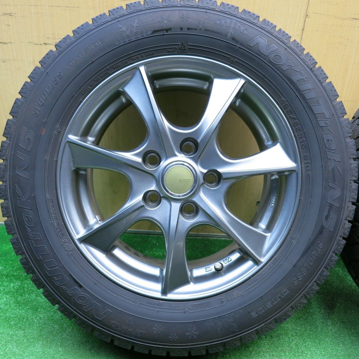 キレイ！22年☆スタッドレス 195/65R15 オートバックス ノーストレック 