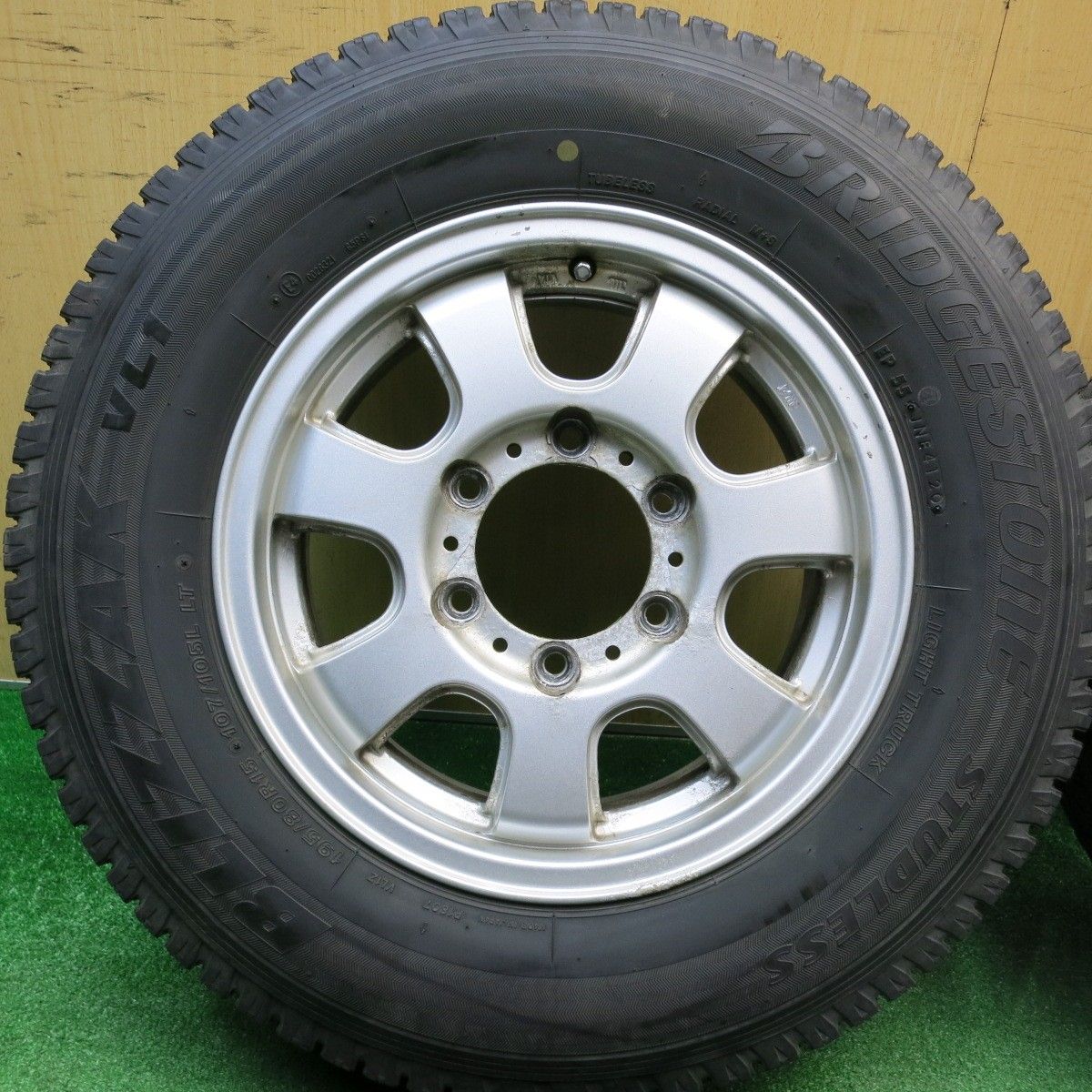 4本価格☆ハイエース 等 195/80R15 107/105L スタッドレス 
