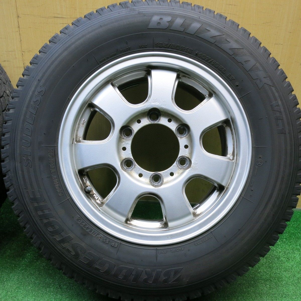 送料込み195/80r15 スタッドレスvl121年ブリザック ハイエ-ス