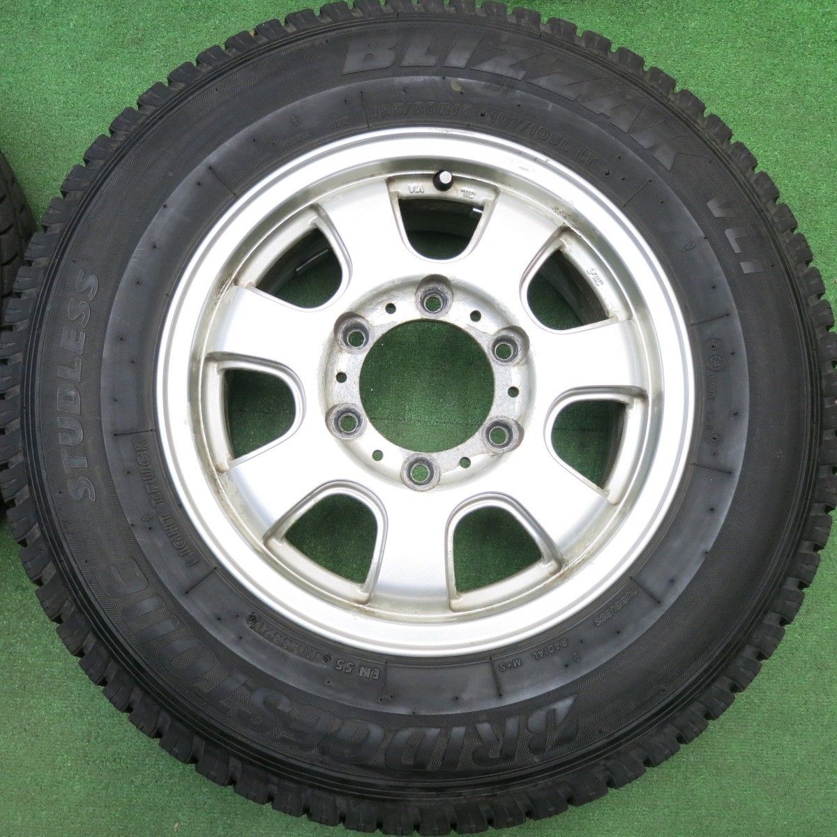 4本価格☆ハイエース 等 195/80R15 107/105L スタッドレス 