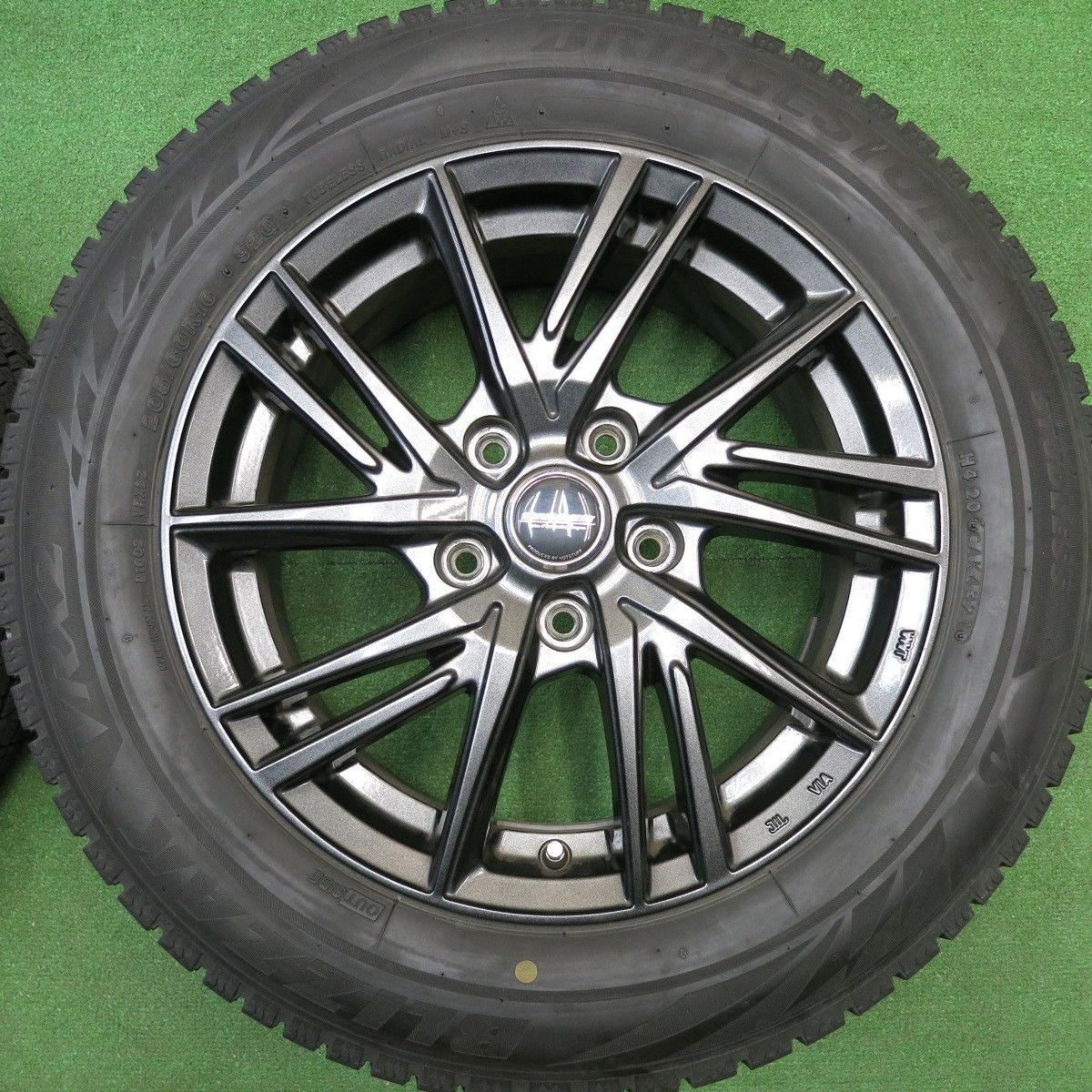 バリ溝！21年！キレイ！8.5分☆スタッドレス 205/60R16 ブリヂストン