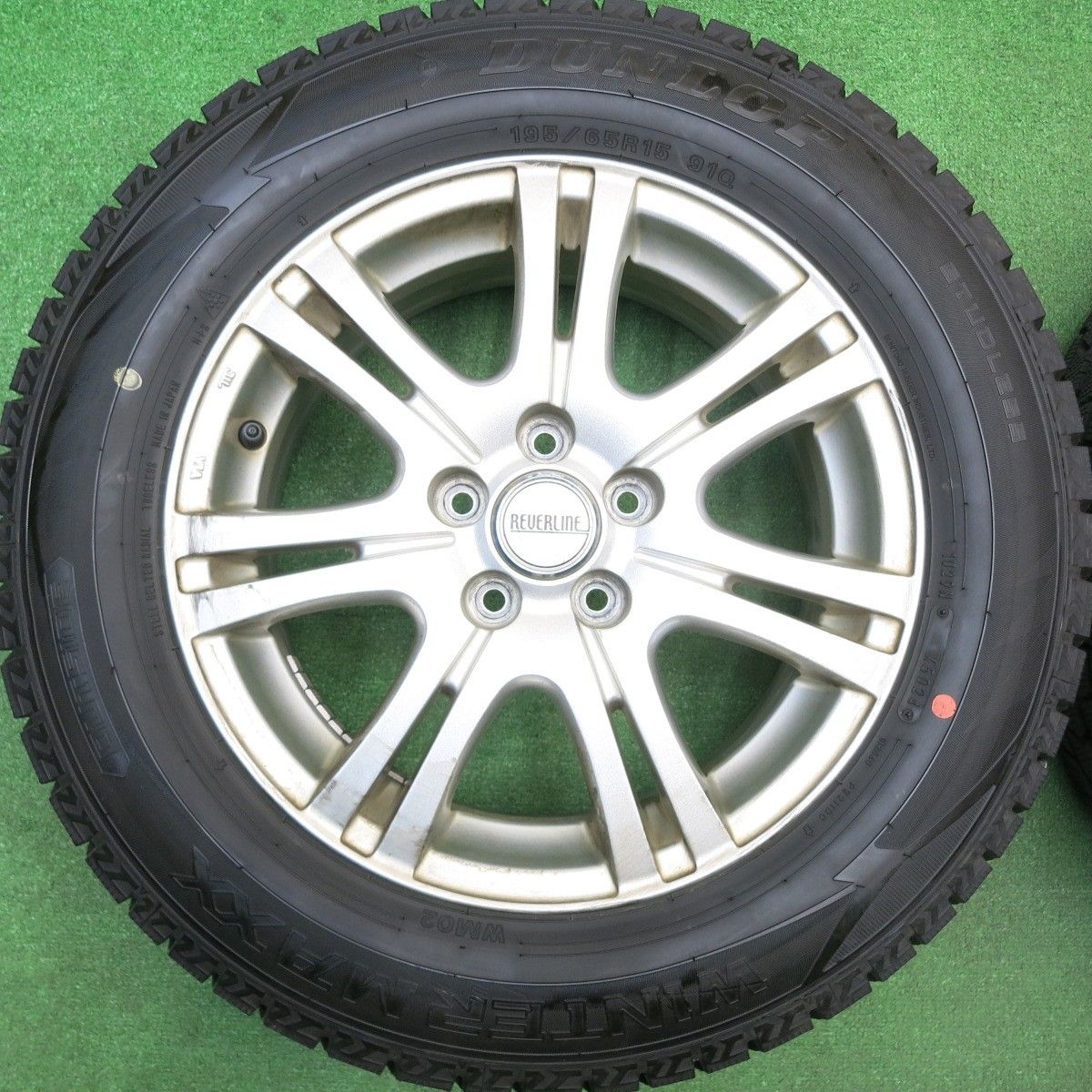 バリ溝!24年!9.5分☆プリウス 等 195/65R15 スタッドレス バリ溝!24年!9.5分☆プリウス 等 195/65R15 スタッドレス