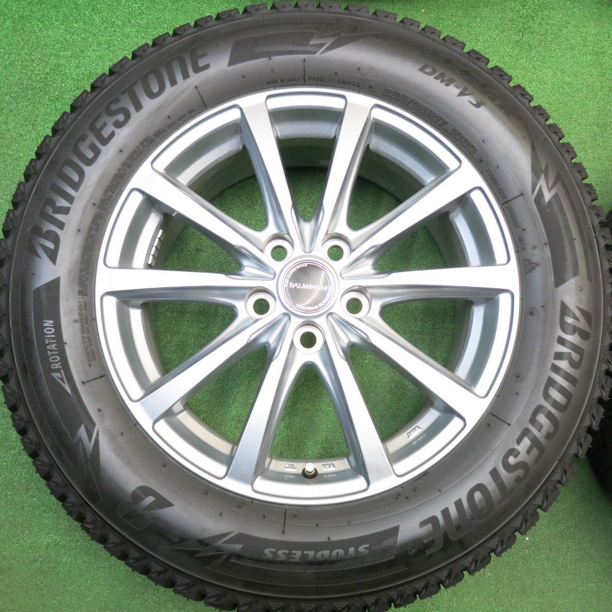 バリ溝！24年！キレイ！9.5分以上☆スタッドレス 225/65R17 