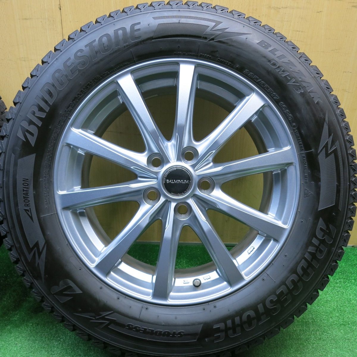 バリ溝！24年！キレイ！9.5分以上☆スタッドレス 225/65R17 