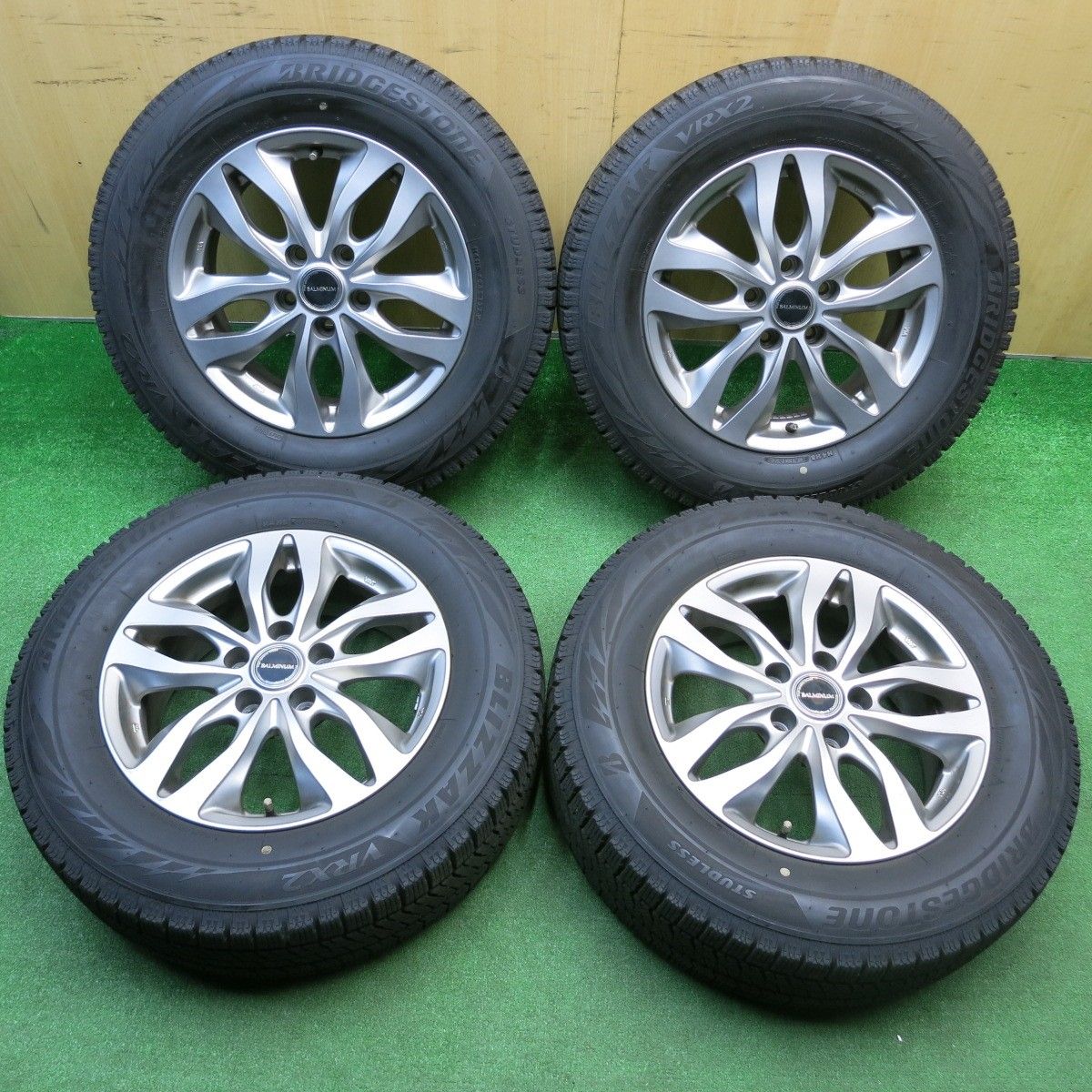 バリ溝！24年！キレイ！9.5分☆スタッドレス 215/65R16 ブリヂストン