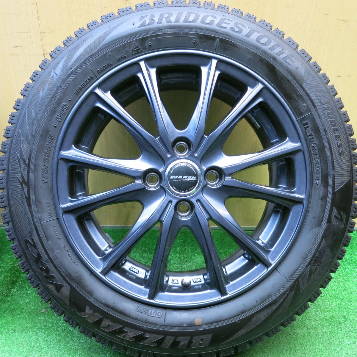 バリ溝！24年！キレイ！ほぼ10分☆スタッドレス 175/65R15