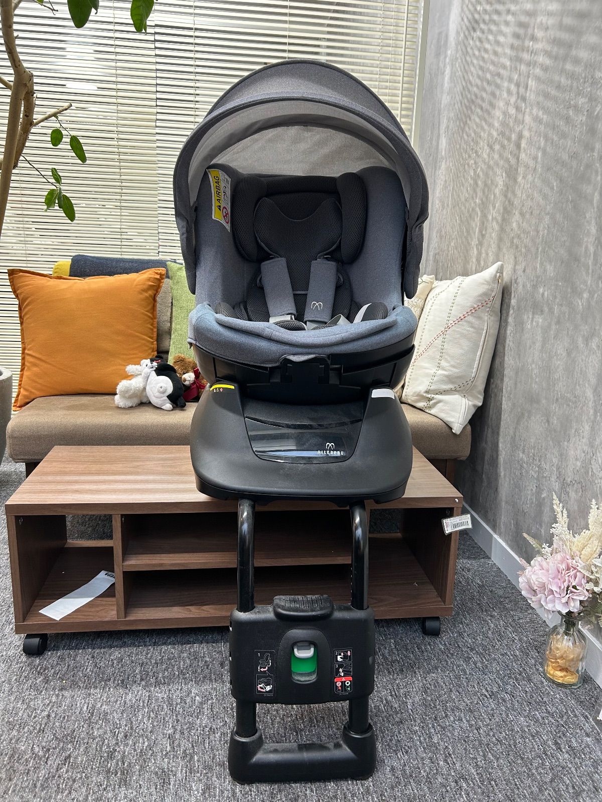 美品 エールベベ・クルットNT2 チャイルドシート ノーブル