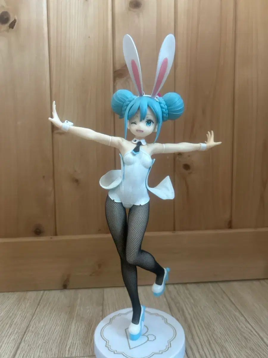 BIGキュート バーニーガール 初音ミク フィギュア Bunnies 初音ミク