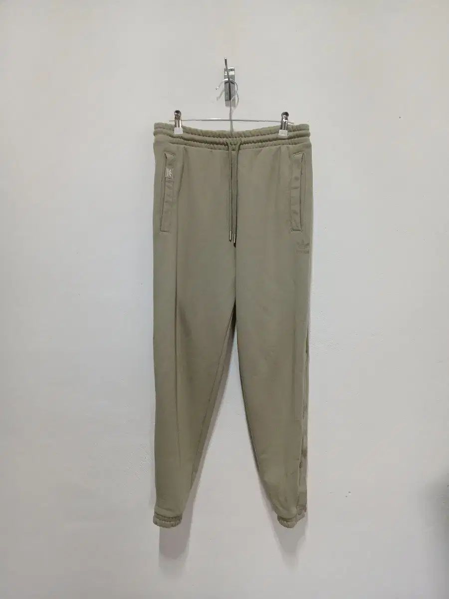 アディダス ユニセックス オーバーサイズ パンツ