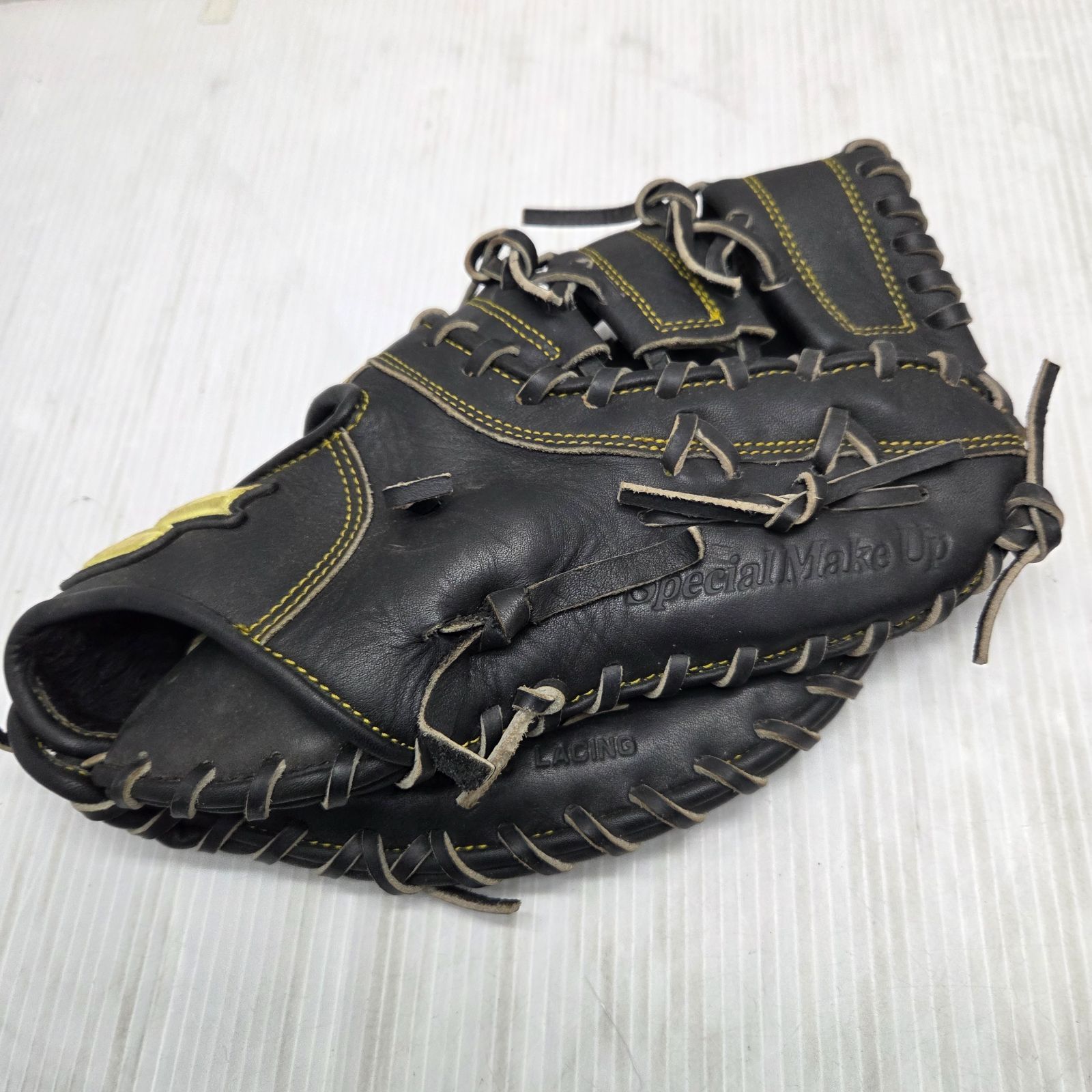 12 S00846 SSK スーパーソフト ミット SPTF-183 黒 右投用