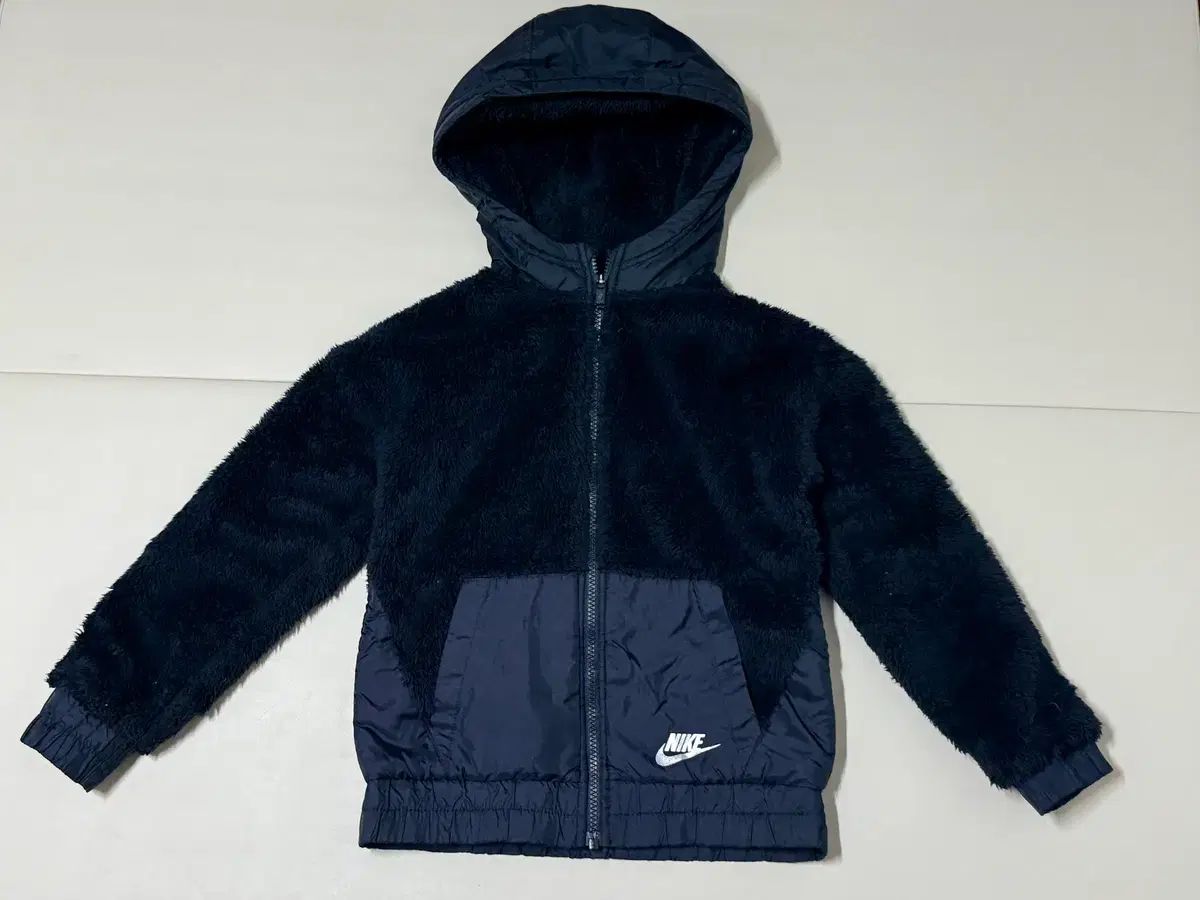 人気，100%新品 ナイキ キッズ おまけ付き(※メルカリshop取引では対象外) フリースジップアップ s/130-140 その他