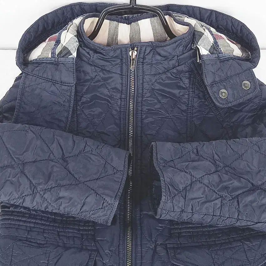 【美品】BURBERRY キッズ ネイビー キルティングジャケット　2Y BURBERRY バーバリー キッズ ファッション フード取り外し