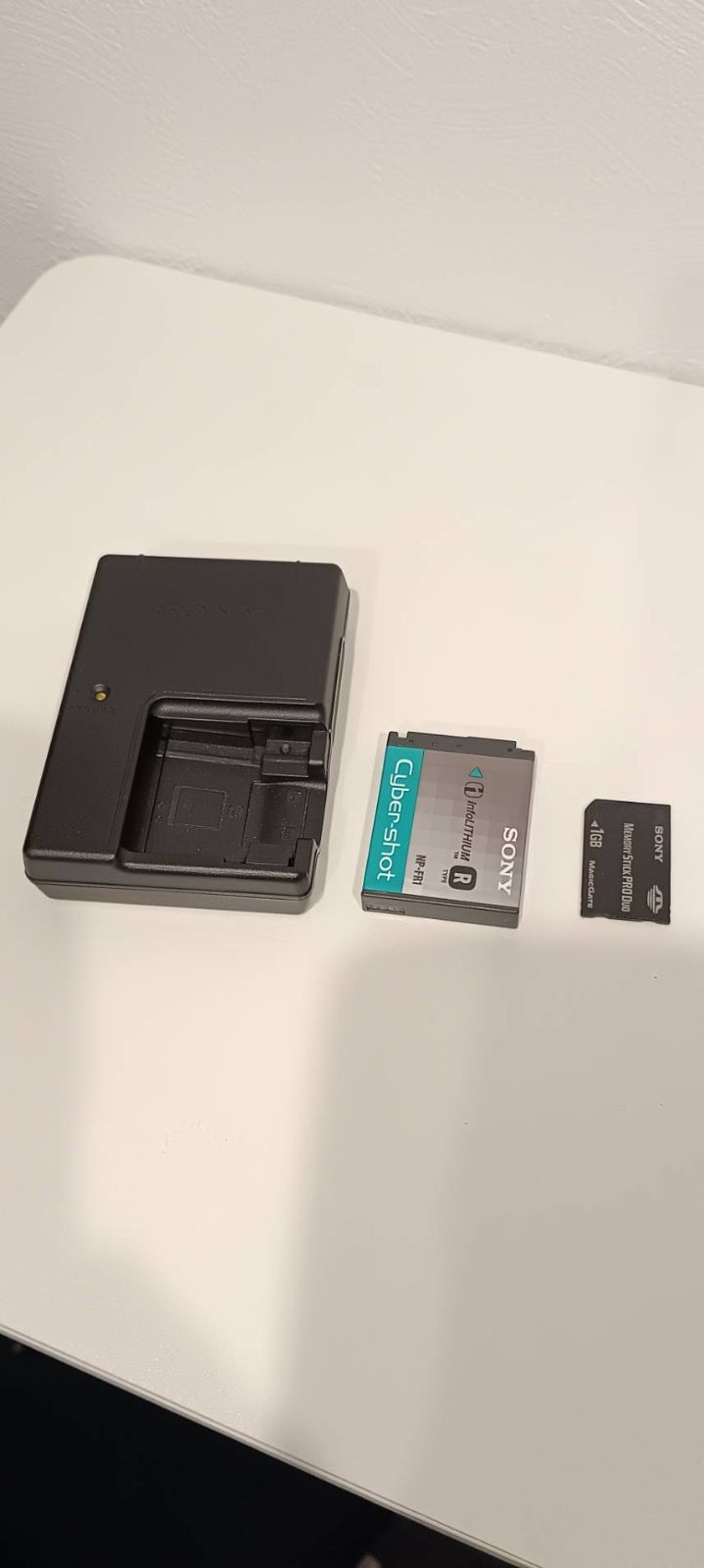 動作確認済】SONY Cyber-shot DSC-T30 シルバー レトロデジカメ - メルカリ