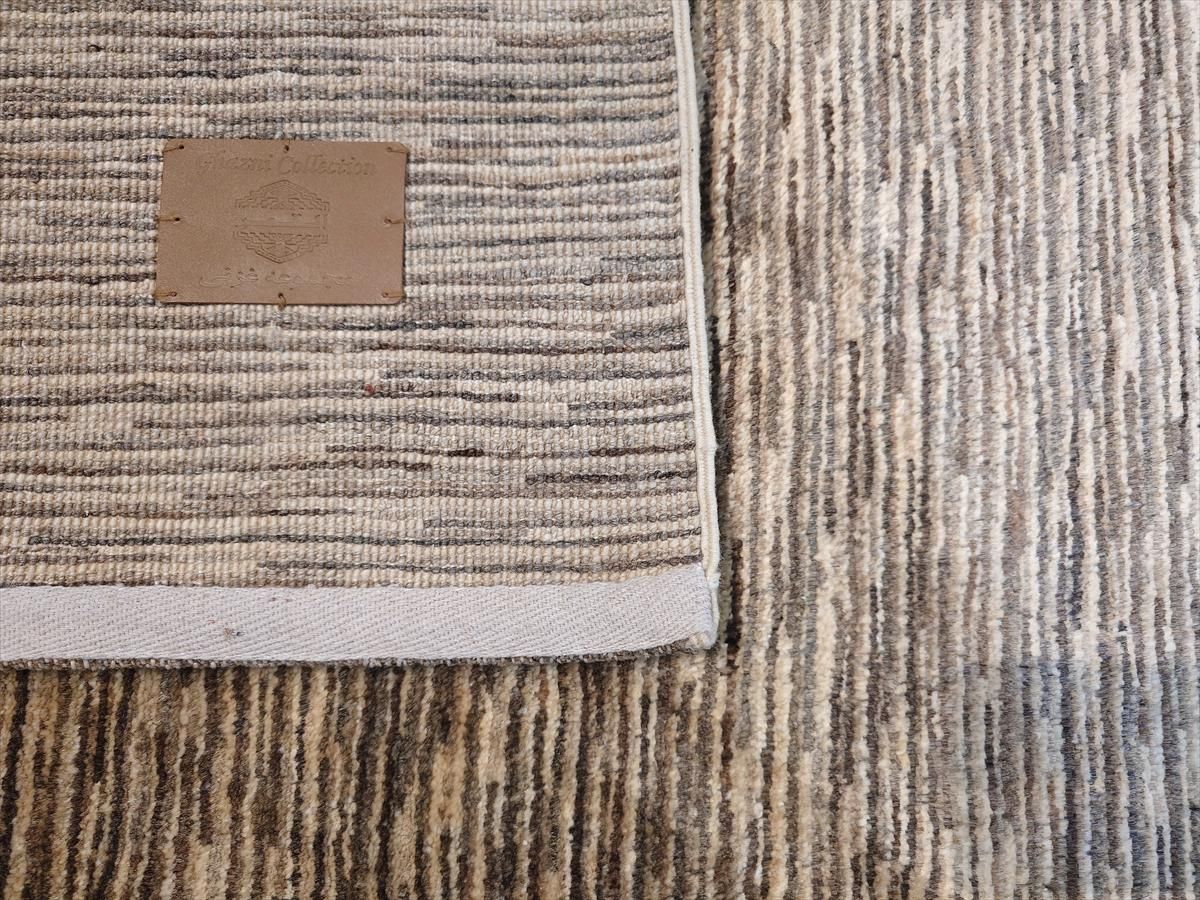 夏は涼しく冬は暖かい天然ラグ ガゼニラハット 無染めのウール ラグ