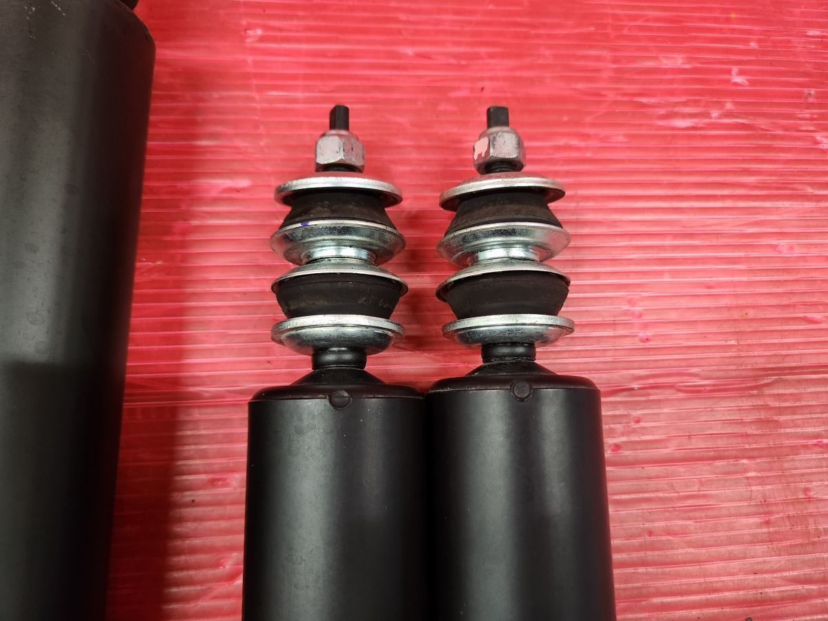 NISSAN キャラバン　純正ショックアブソーバー　新車外し品 日産 E26 NV350 キャラバン 純正 ショックアブソーバー 1台分 56210