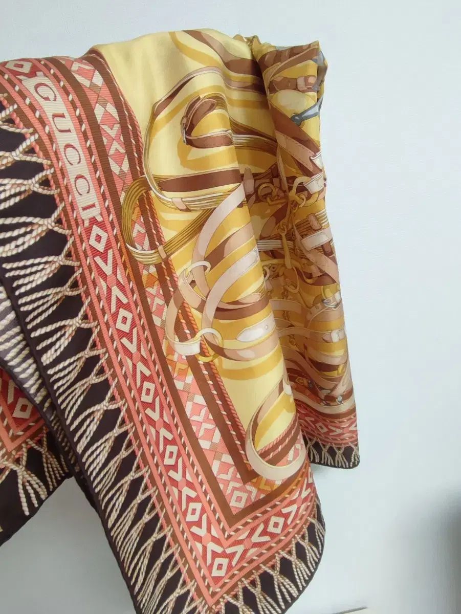 正規品) グッチ シルク 最新 スカーフ GUCCI シルクスカーフ 100% 正規