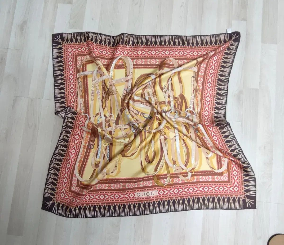 正規品) グッチ シルク 最新 スカーフ GUCCI シルクスカーフ 100% 正規