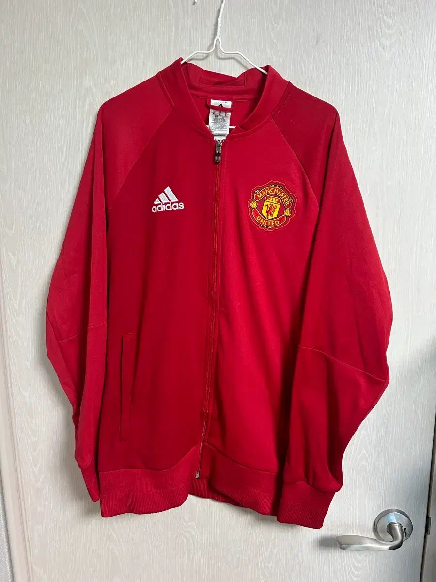 adidas MANCHESTER UNITED FC マンUジャージ Mサイズ 出品 - メルカリ