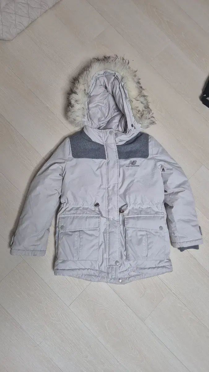 ニューバランス キッズ スノウ 白 ダウン 130