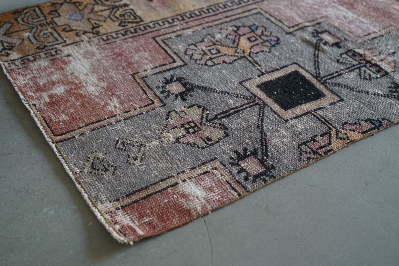 ヴィンテージラグ トルコ ピンクベージュ スモールサイズ 1970年代 120