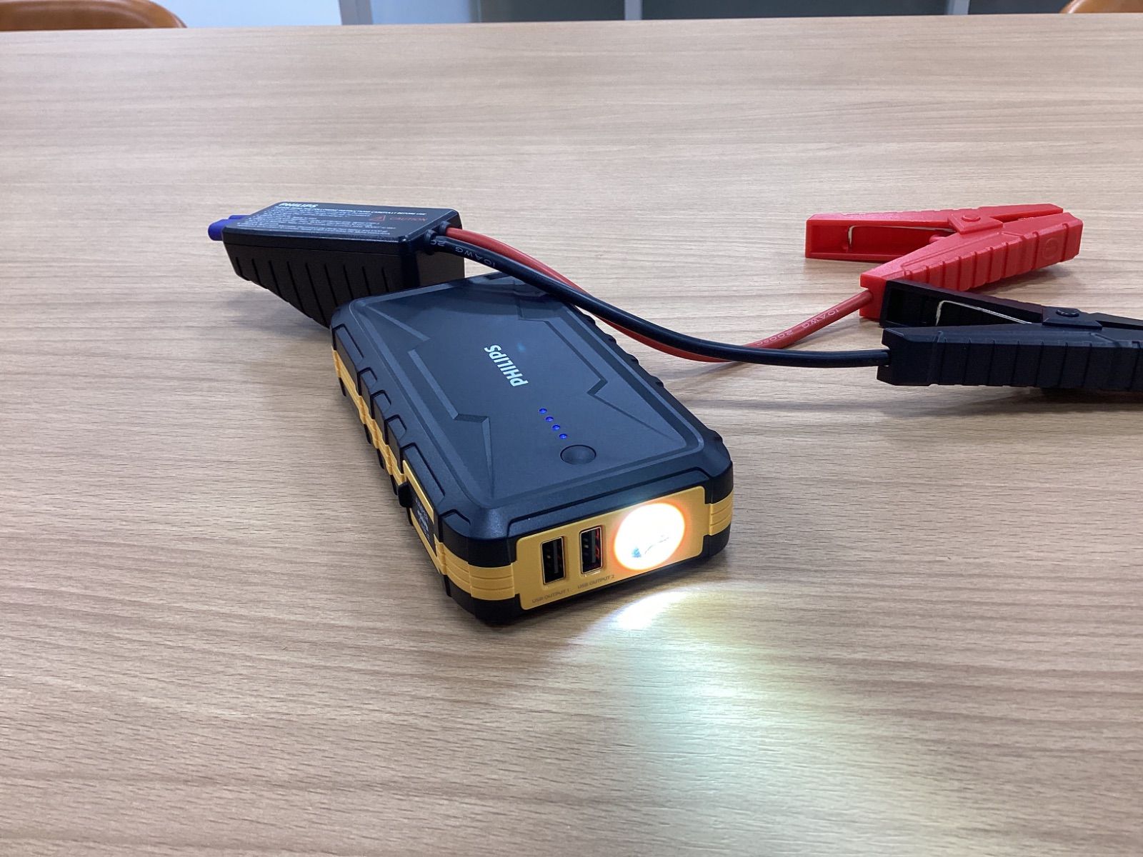 スマートフォン・携帯電話 PHILIPS ポータブルジャンプスターター