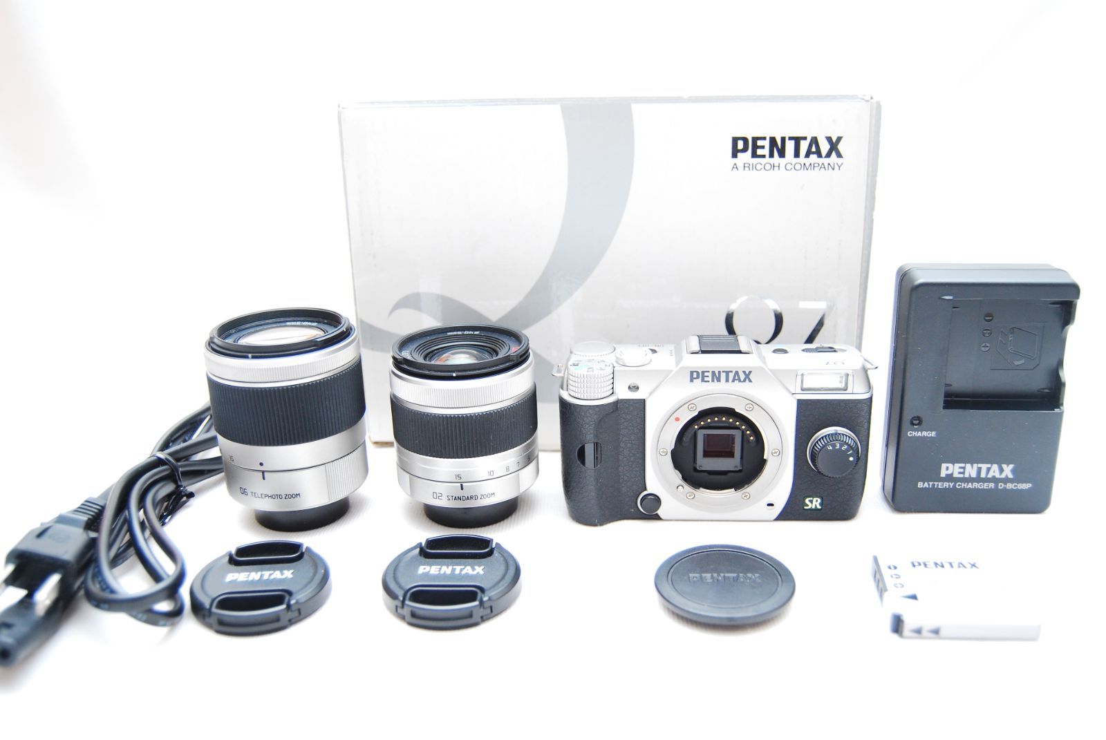 ☆極上美品 PENTAX ミラーレス一眼 Q7 ダブルズームキット [標準ズーム