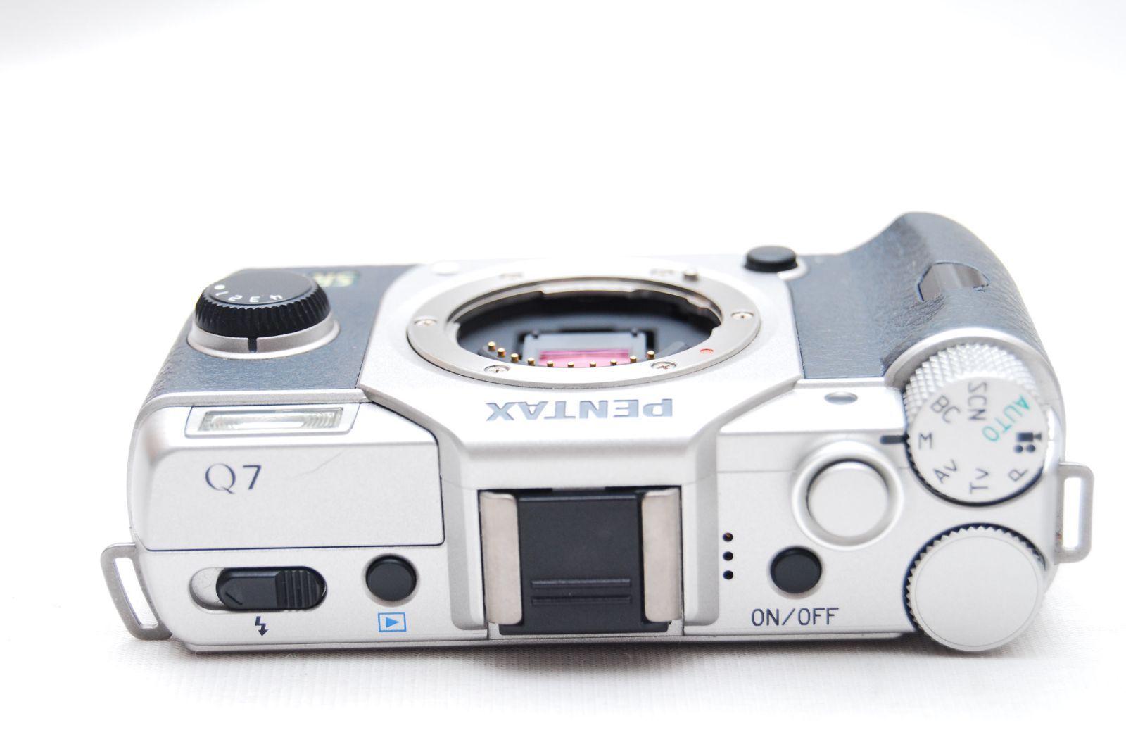 ☆極上美品 PENTAX ミラーレス一眼 Q7 ダブルズームキット [標準ズーム