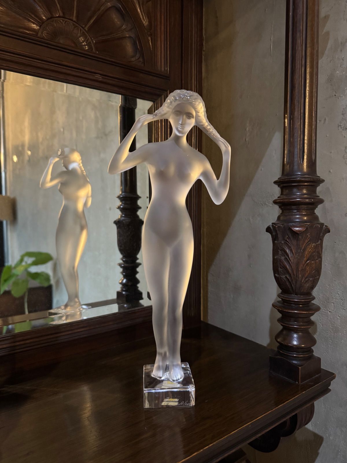 世界限定作品！LALIQUE ラリック「イシス(Isis)」クリスタルフロスト