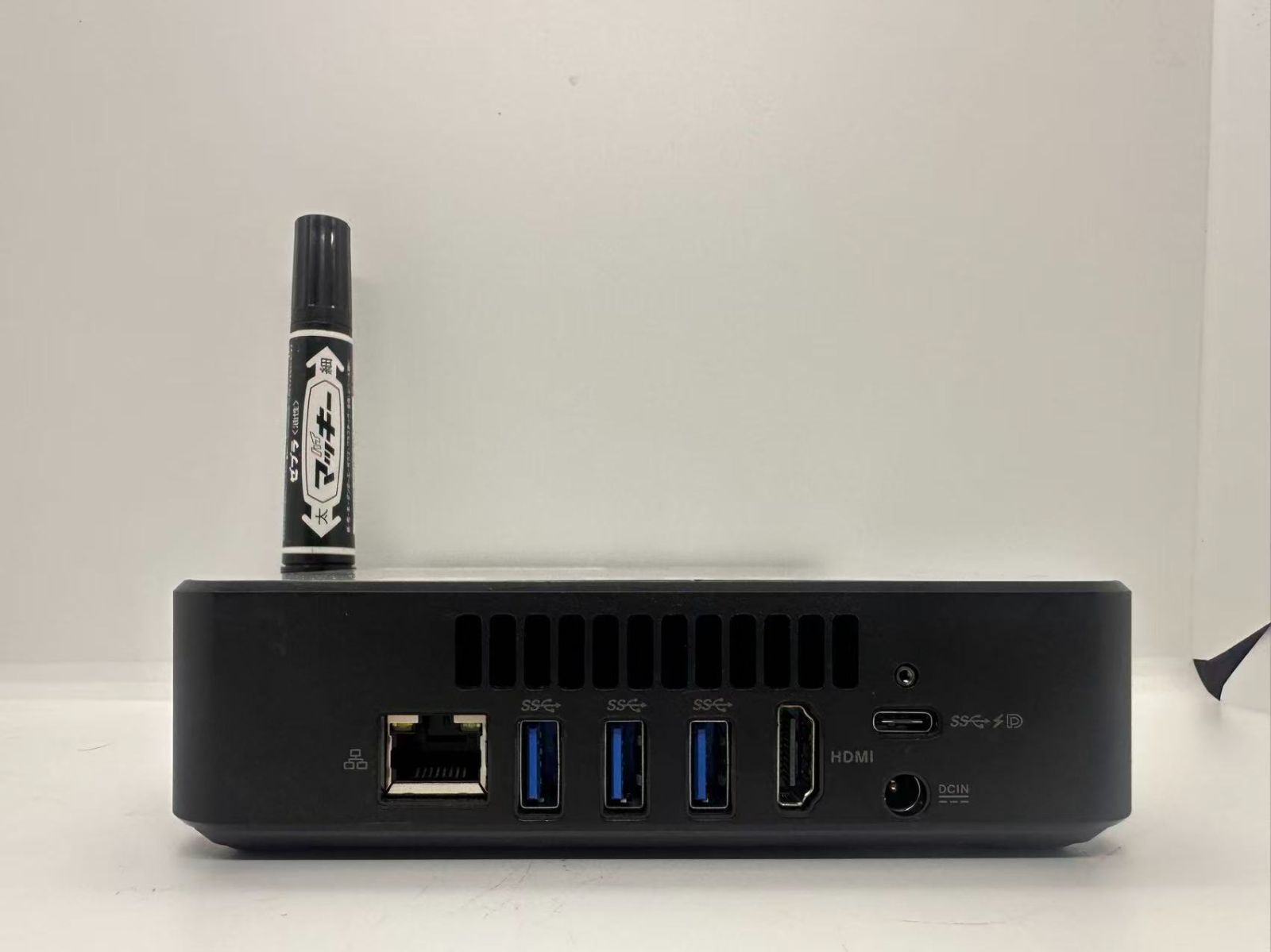 ASUS Chromebox 3 (CN65) 第8世代 Core i7 8550U 1.80GHz 4GB 32GB(SSD