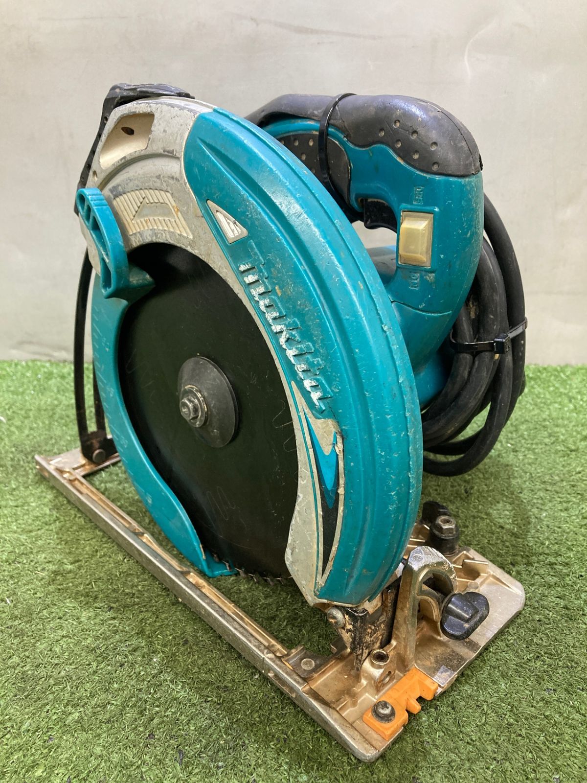 中古品】【0921】☆makita(マキタ) 190mm電気マルノコ アルミベース