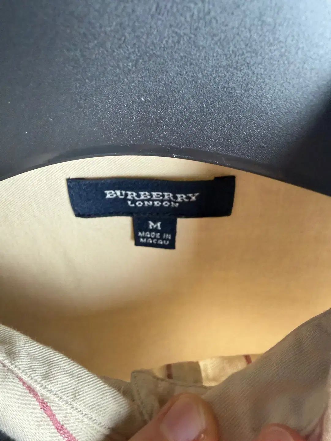 ☆BURBERRY LONDON☆40☆黒長袖シャツ☆左胸ロゴ刺繍☆ストライプ 